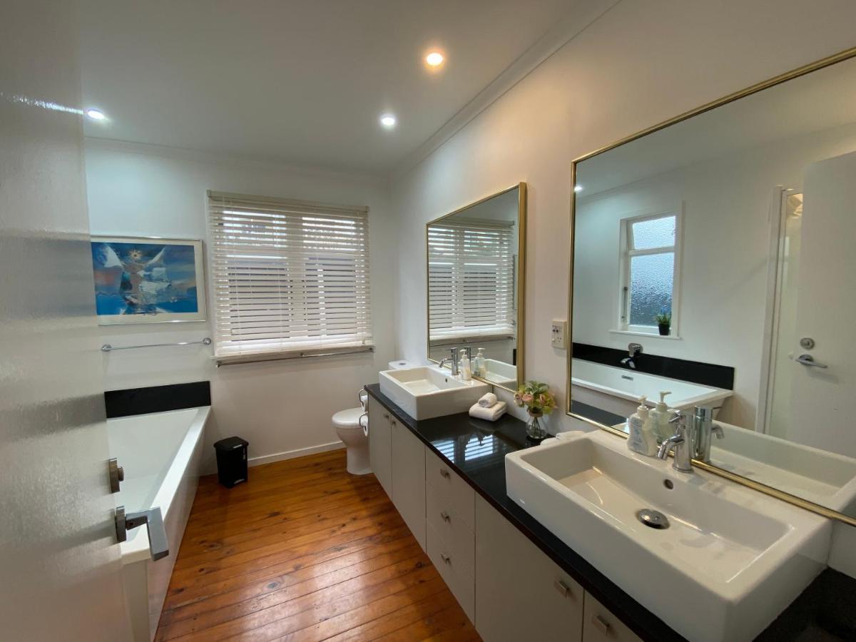 Ocean Front East End Beach House New Plymouth Exterior photo